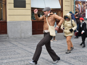 Den švihlé chůze. Tradice inspirovaná Monty Python
