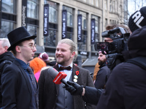 Den švihlé chůze. Tradice inspirovaná Monty Python