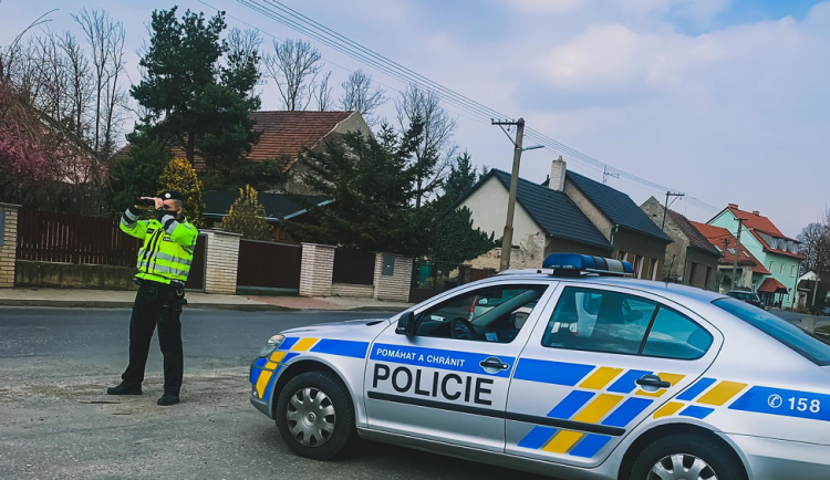 Účastník hádky v Rokytnici v Orlických horách před příjezdem policejní hlídky utekl