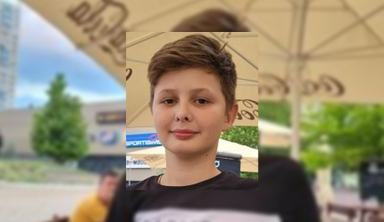 Chlapec se pohádal s rodiči a utekl z domu, pátrá po něm policie