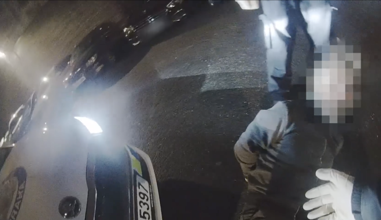 Muž urážel hlídku a obtěžoval kolemjdoucí.