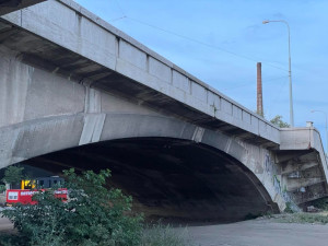 Libeňský most zůstane uzavřen několik týdnů, TSK vyrobí konstrukci na podepření