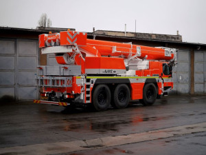 Nový automobilový jeřáb Liebherr LTM 1050–3.1 za 22 614 900 korun. Financovaný byl z Fondu zábrany škod.