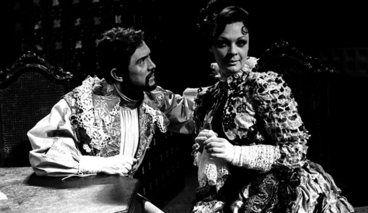 Archiv ND - Dáma skřítek - 31.01.1980, Petr Kostka (Don Manuel), Jana Hlaváčová (Doňa Angela) Foto: Jaromír Svoboda