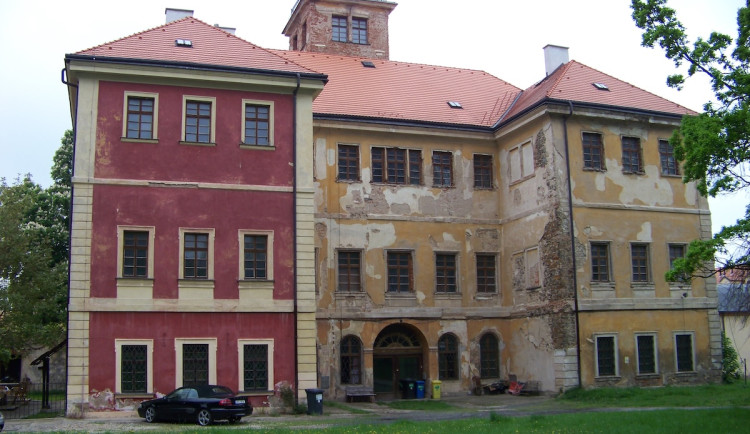 Praha-Kunratice,_zámek,_hlavní_budova_od_jihu_(02)