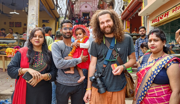 Jan Kypet Šmíd u Hanumanova chrámu v Ajódhje