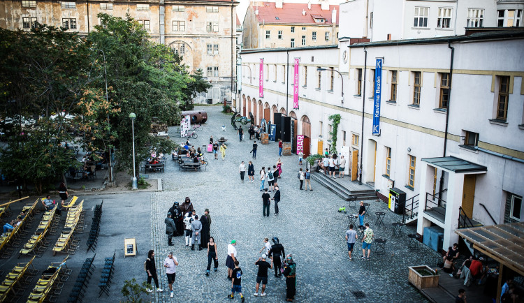 Praha si nechá udělat analýzu budoucího využití karlínských kasáren