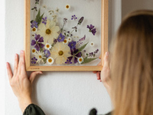 Veronika s Petrem vyrábí úchvatné obrazy z lisovaných květin. Na výlety chodíme s batohy plných knih, říkají