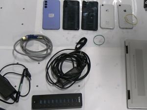 Policisté zadrželi další skupinu osob, která si internetovými podvody přišla na 200 tisíc korun