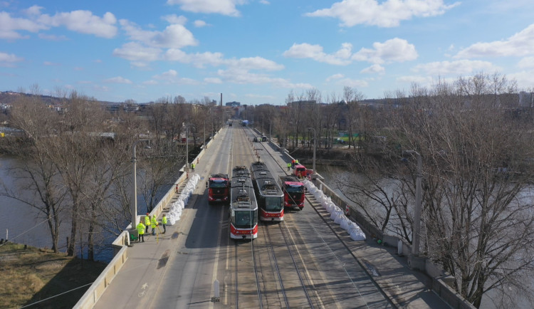Promarnili jsme šest let vymýšlením toho, jak opravit neopravitelné, říká k Libeňskému mostu radní pro dopravu Prahy 8