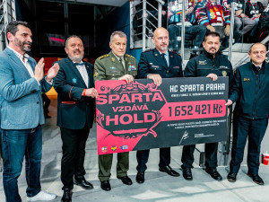 Sparta porazila hokejisty Liberce 4:1. Zápasem vzdala hold záchranářům