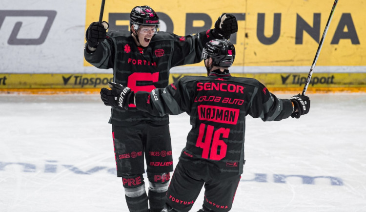 Sparta porazila hokejisty Liberce 4:1. Zápasem vzdala hold záchranářům