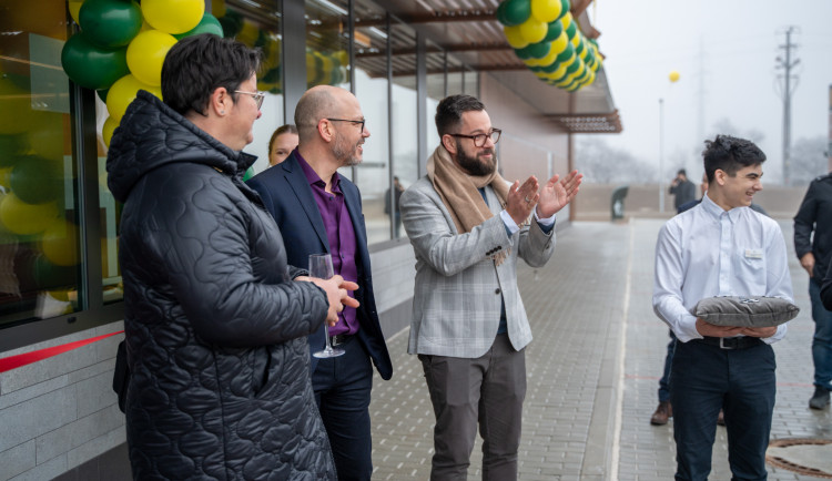Zákazníky přivítala už 120. restaurace McDonald’s u Stehelčevsi