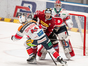 Hokejisté Sparty vyhráli ve šlágru kola v Pardubicích a snížili ztrátu na Dynamo