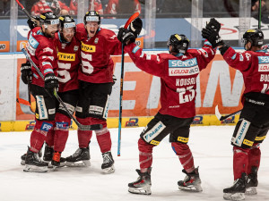 Hokejisté Sparty vyhráli ve šlágru kola v Pardubicích a snížili ztrátu na Dynamo