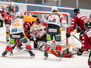 Hokejisté Sparty vyhráli ve šlágru kola v Pardubicích a snížili ztrátu na Dynamo