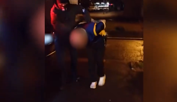 Foto z dopadení podezřelého