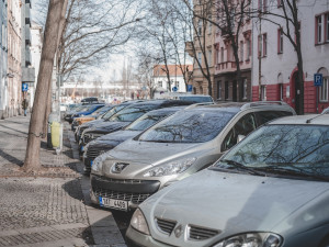 Centrální pražské městské části mají výhrady k úpravám systému parkování