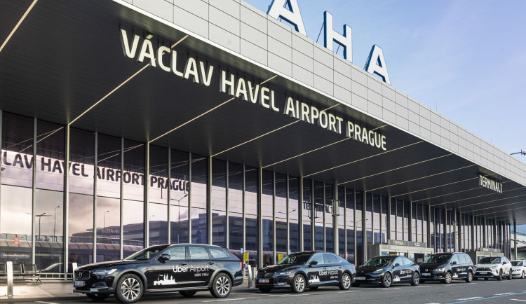 Uber odbavil na pražském letišti skoro dvojnásobek jízd taxi oproti předchůdci