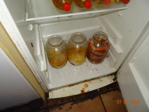 Plíseň, špína, sklad haraburdí. Stav baru u strahovských kolejí inspektory zaskočil