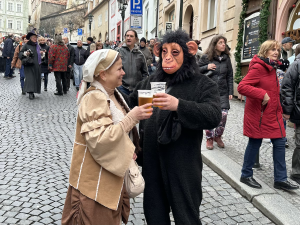 FOTOGALERIE: Když klokan potká jeptišku. Prahou prošel průvod masopustních masek
