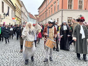 FOTOGALERIE: Když klokan potká jeptišku. Prahou prošel průvod masopustních masek