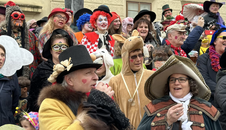 FOTOGALERIE: Když klokan potká jeptišku. Prahou prošel průvod masopustních masek