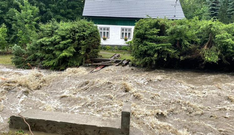 Povodňové ohrožení na severu kraje, olomoucká náplavka pod vodou. Meteorologové zvýšili výstrahy