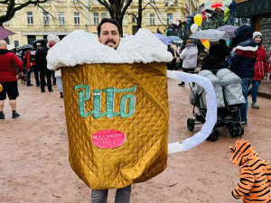 Výroba masek a pohádka pro děti odstartovaly dnešní žižkovský masopust