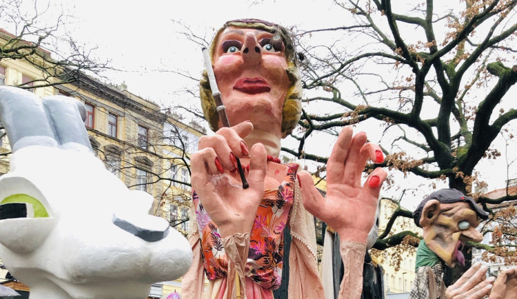 Výroba masek a pohádka pro děti odstartovaly dnešní žižkovský masopust
