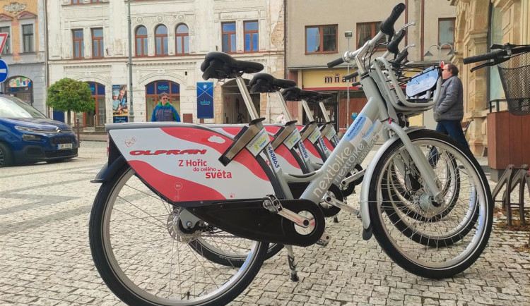 Systém sdílených kol míří do Jičína, půjčit si bicykl půjde přes mobilní aplikaci