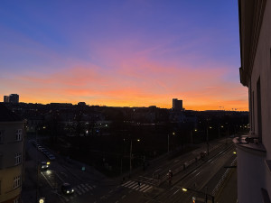 Rudě zbarvené nebe ráno i večer. Jak vznikají červánky? A o čem vypovídají?