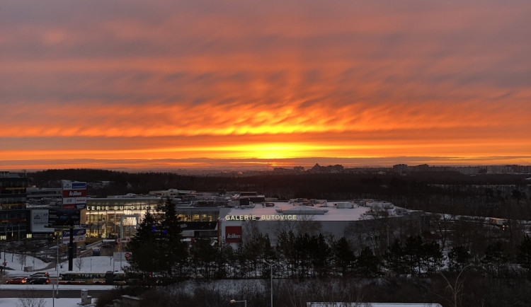 Rudě zbarvené nebe ráno i večer. Jak vznikají červánky? A o čem vypovídají?