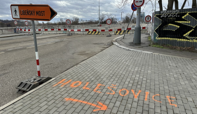 Most nesmí přejít ani chodci.