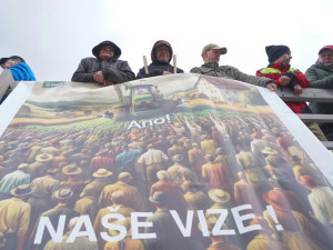 FOTOGALERIE: Traktor, vlajky a guláš. Podívejte se, jak vypadal protest zemědělců v Praze