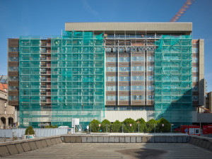 Vedení Prahy podpořilo novostavbu na náměstí Miloše Formana, čelí kritice