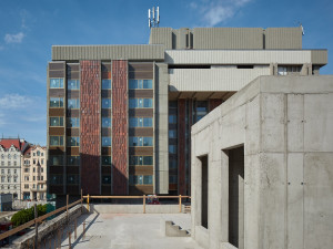 Vedení Prahy podpořilo novostavbu na náměstí Miloše Formana, čelí kritice