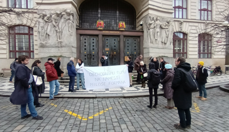 Vedení Prahy podpořilo novostavbu na náměstí Miloše Formana, čelí kritice