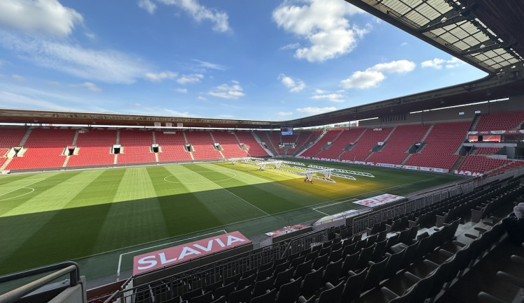 Nenaleťte podvodníkům s falešnými vstupenkami, varuje Slavia před derby