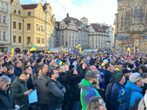VIDEO: Prahou prošel průvod na podporu Ukrajiny, připojil se k shromáždění, kde promluvil prezident Pavel