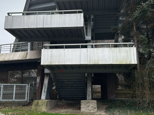 Policie viní čtyři lidi a čtyři firmy kvůli dotacím v Českém tenisovém svazu. V jeho sídle zasahovala centrála proti organizovanému zločinu