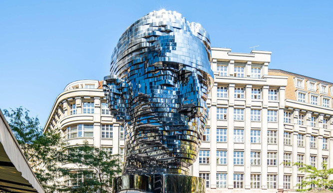 Kafkova hlava je po rekonstrukci. Ve čtvrtek se znovu roztočí