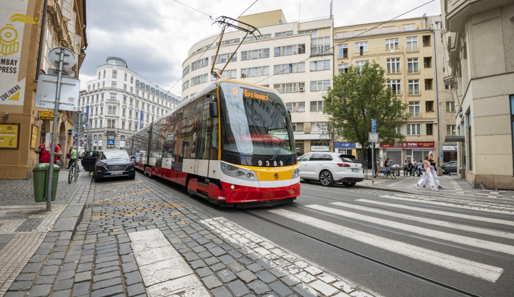 Tramvaje v Praze čeká v březnu 14 krátkých výluk, první v Hloubětíně a Dejvicích