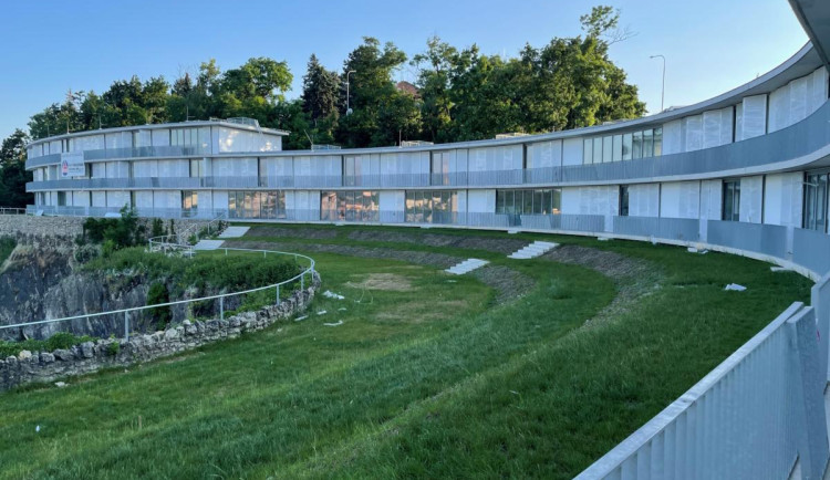 Terasy Barrandov odpovídají původnímu projektu, brání se investor kritice