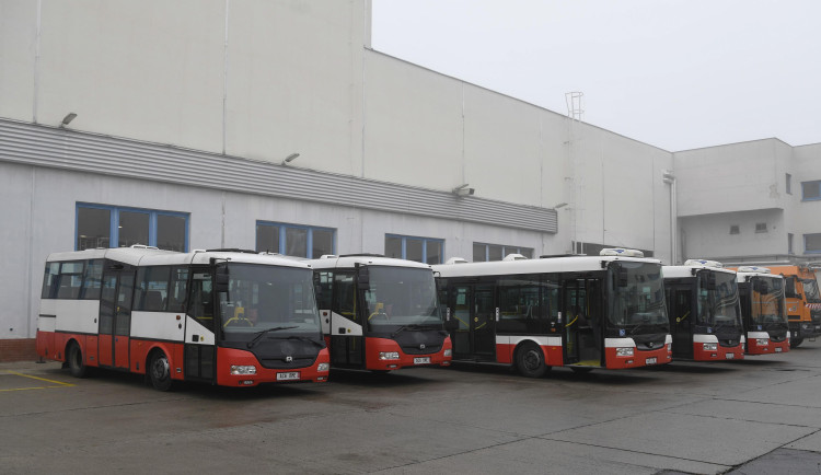 Pražský dopravní podnik poslal ukrajinským městům Mykolajiv a Buča pět autobusů
