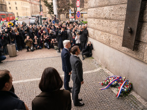 Macron s Pavlem uctili u Filozofické fakulty oběti prosincové střelby