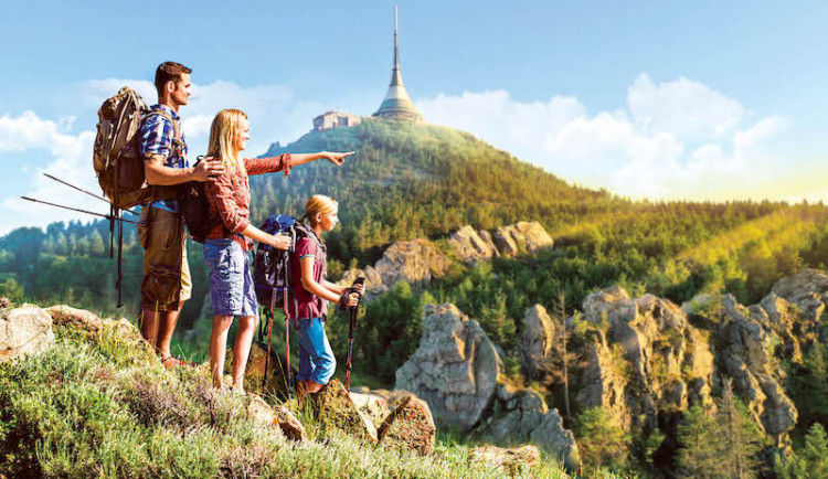 Skiareál Ještěd startuje předprodej letních WALK & BIKE sezónek. Za 330 korun můžete jezdit lanovkou neomezeně až do října