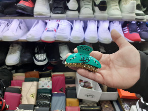 VIDEO: Celníci zabavili v Sapě padělky za skoro sto milionů