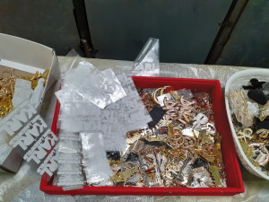 VIDEO: Celníci zabavili v Sapě padělky za skoro sto milionů