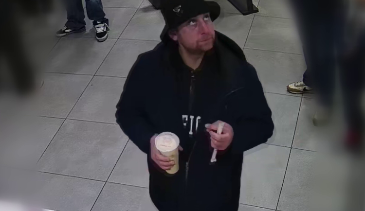VIDEO: Turista přišel o platební karty, zloděj s nimi nakoupil jízdenky v metru